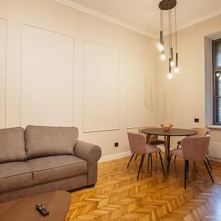 Bloom Downtown Aparthotel Kluž