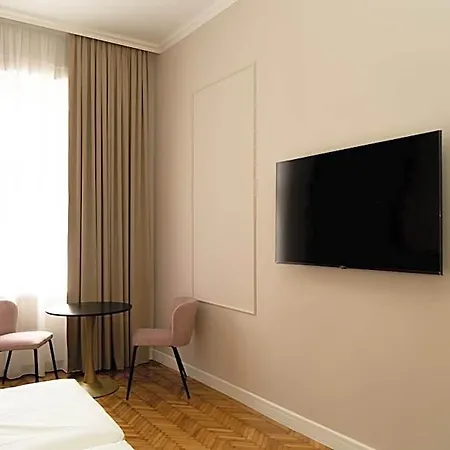 Bloom Downtown 4*