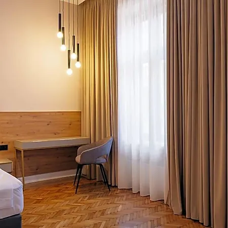 מלון דירות Bloom Downtown 4*