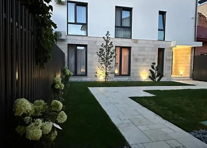 Bloom Downtown Апарт-готель